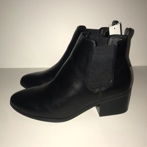 Chelsea style trendy black boots 🖤 NWT